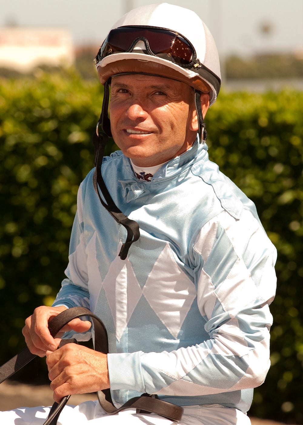 Hollywood Park Valenzuela undergoes knee surgery